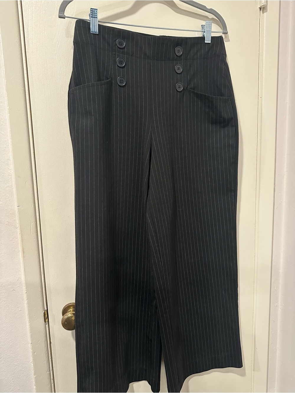 Max Studio Women’s Black Pinstripe Wide-Leg Pants. Great for work or fun. Size M